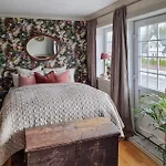 5 Bedroom Beautiful In