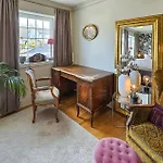 5 Bedroom Beautiful In *
