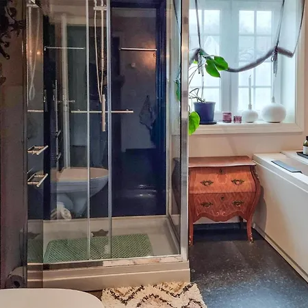 5 Bedroom Beautiful In Hébergement de vacances Porsgrunn