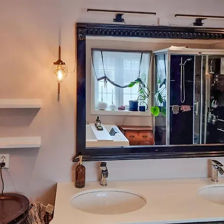 5 Bedroom Beautiful In Hébergement de vacances