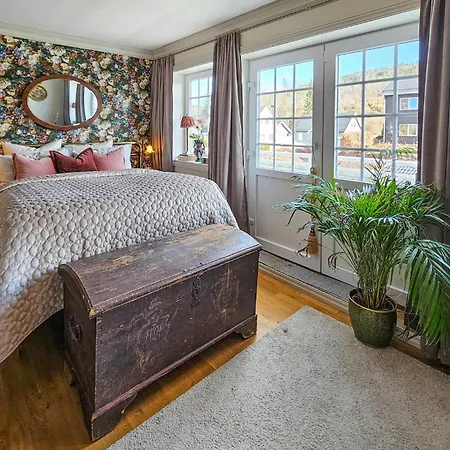 5 Bedroom Beautiful In Hébergement de vacances Porsgrunn