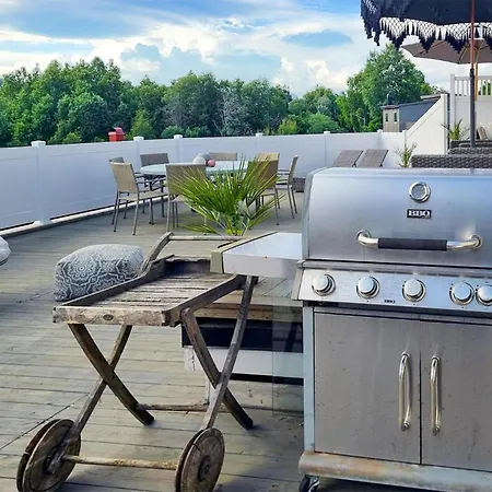5 Bedroom Beautiful In Hébergement de vacances *