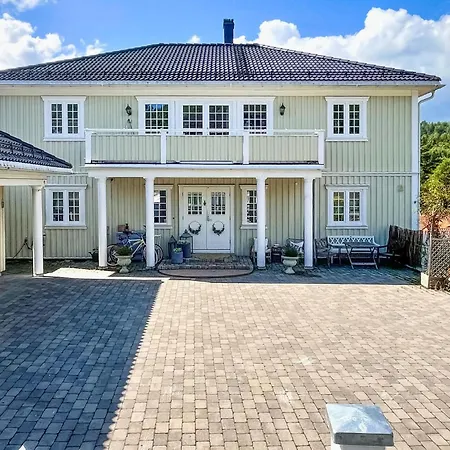 Semesterbostad 5 Bedroom Beautiful In *