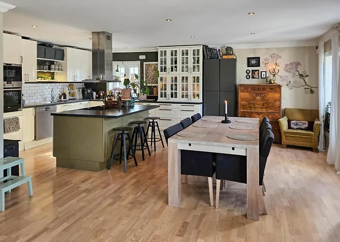 5 Bedroom Beautiful In