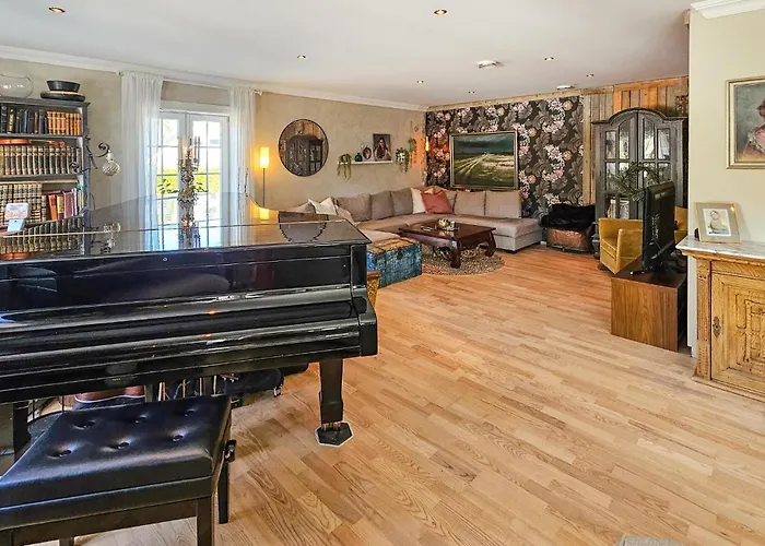 5 Bedroom Beautiful In Semesterbostad Porsgrunn