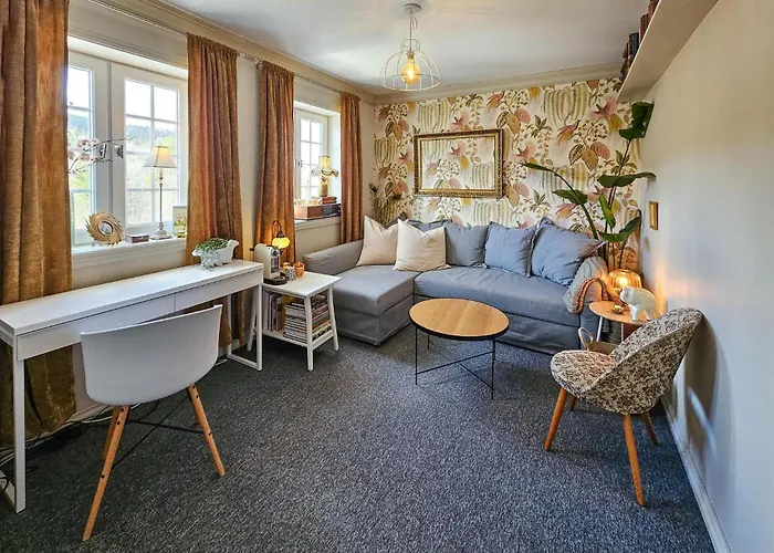 5 Bedroom Beautiful In *