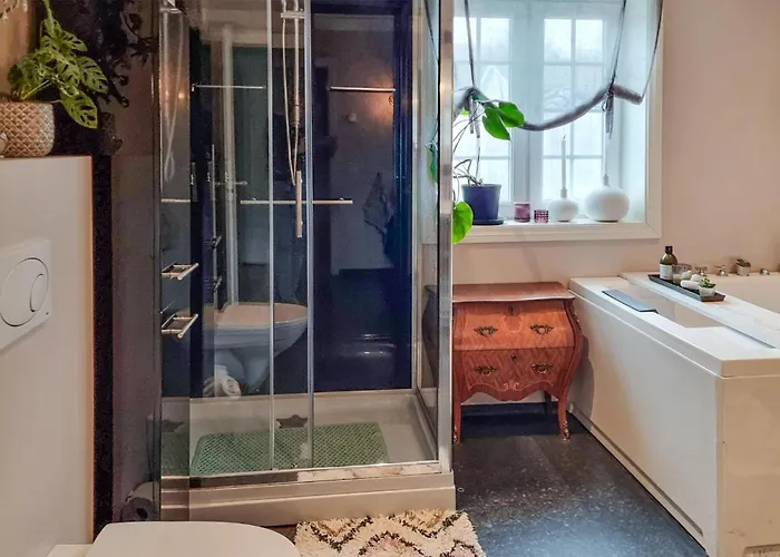 5 Bedroom Beautiful In Semesterbostad Porsgrunn