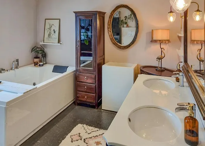 5 Bedroom Beautiful In Semesterbostad *