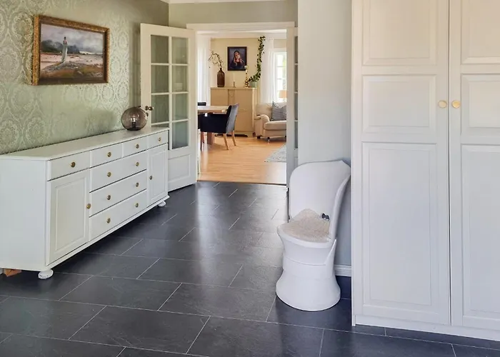 Semesterbostad 5 Bedroom Beautiful In