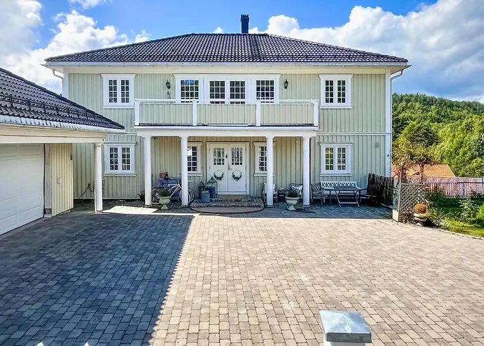 Semesterbostad 5 Bedroom Beautiful In *