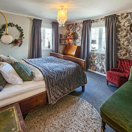 Dom wakacyjny 5 Bedroom Beautiful In *